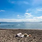 Apartment 200 M A Pied Terrasse Vue Salins Bus Pour Iles Hyeres