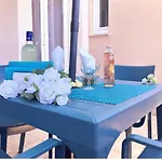 200 M A Pied Terrasse Vue Salins Bus Pour Iles *