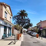 Apartment 200 M A Pied Terrasse Vue Salins Bus Pour Iles Hyeres