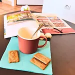 200 M A Pied Terrasse Vue Salins Bus Pour Iles Apartment