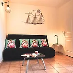 200 M A Pied Terrasse Vue Salins Bus Pour Iles