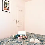 200 M A Pied Terrasse Vue Salins Bus Pour Iles