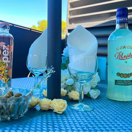 200 M A Pied Terrasse Vue Salins Bus Pour Iles